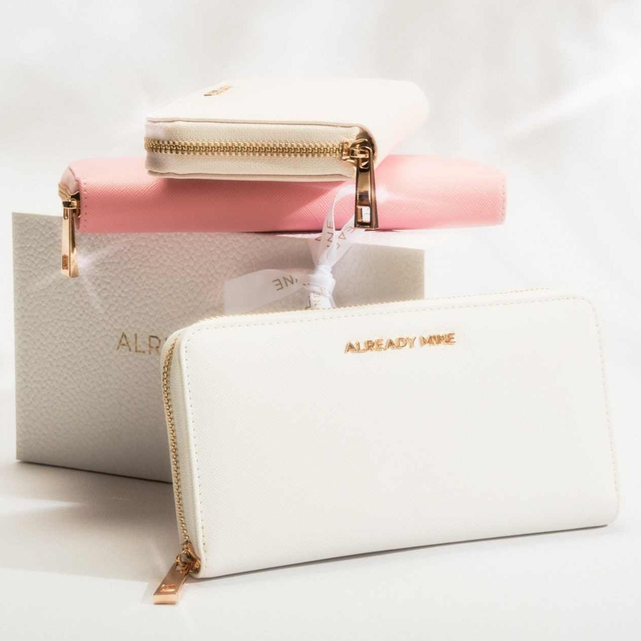 White Manifestation Wallet - Clarity & New Opportunities